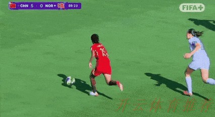 开云体育世界杯动态：新华社：女队长率领男足出征比赛！这姑娘真的太帅了